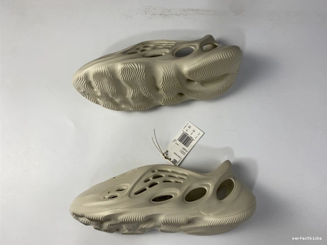 Sand FY4567 Yeezy Adidas Foam RNNR 0806